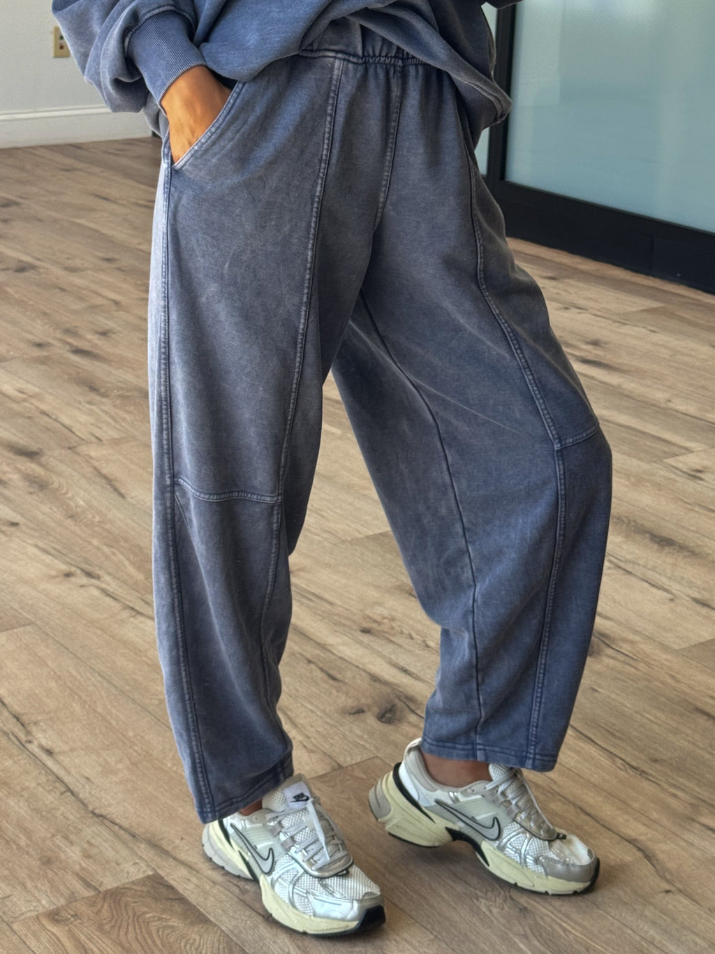 Movement Barrel Sweatpants | Navy