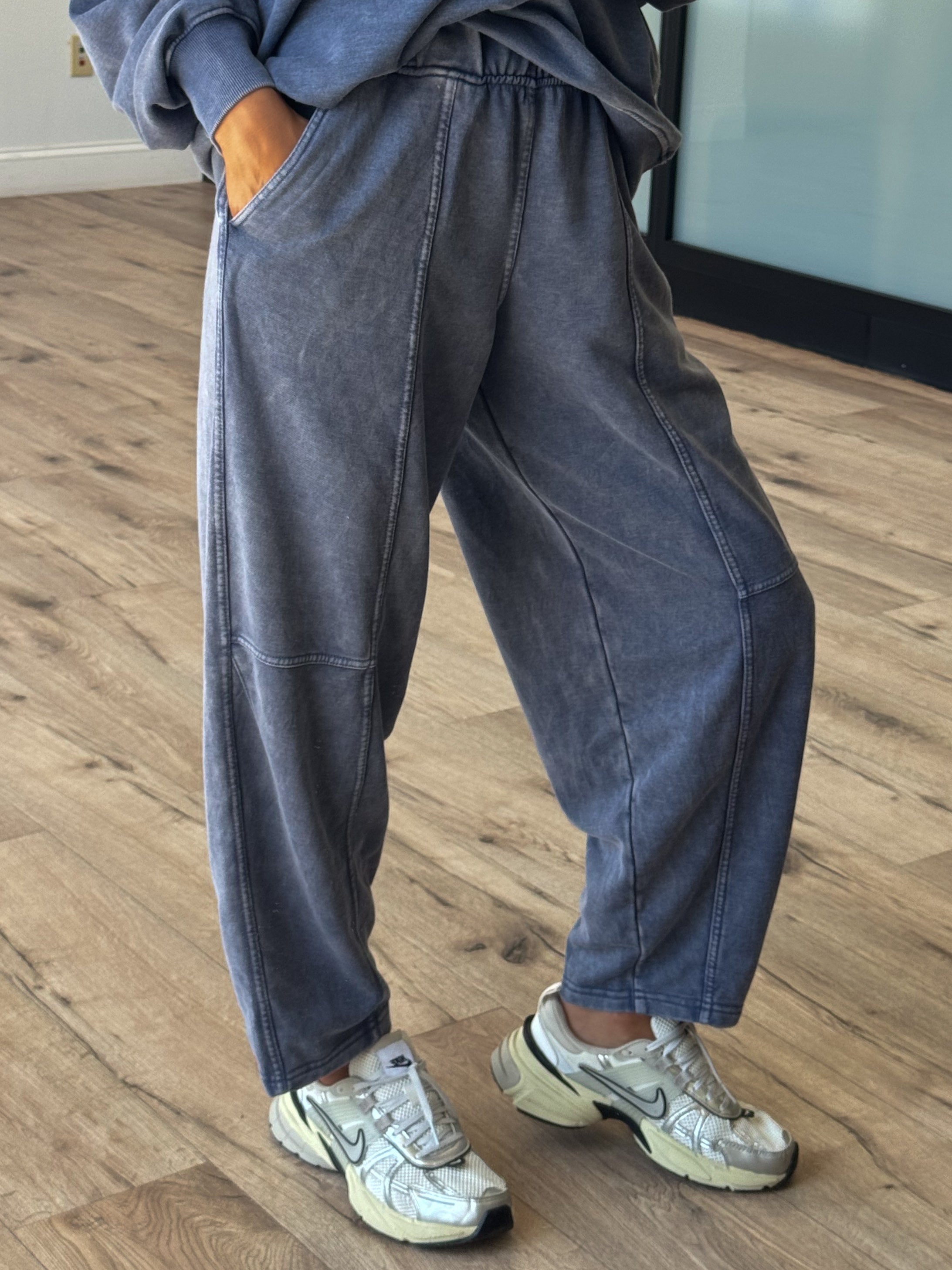 Movement Barrel Sweatpants | Navy