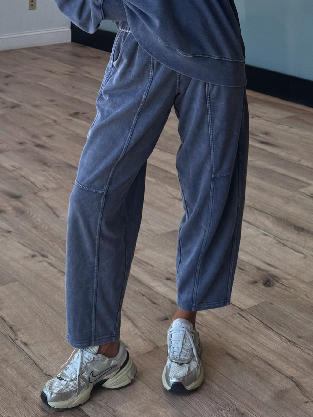 Movement Barrel Sweatpants | Navy